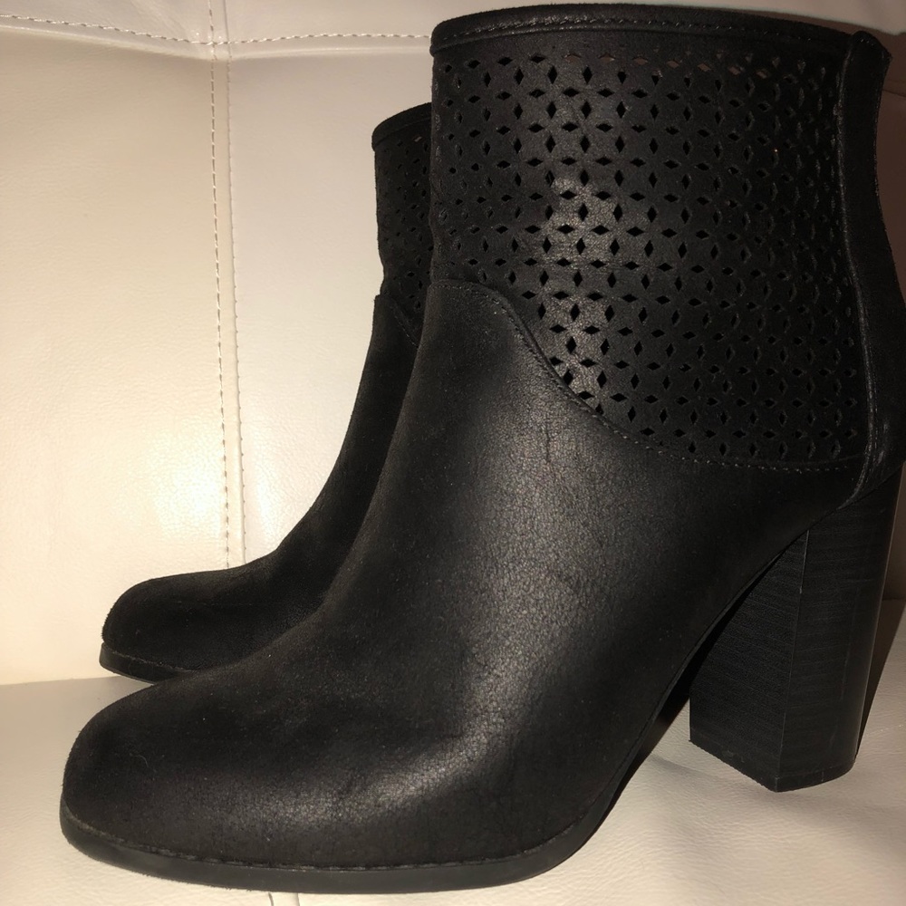 Great condition APT 9 boots!